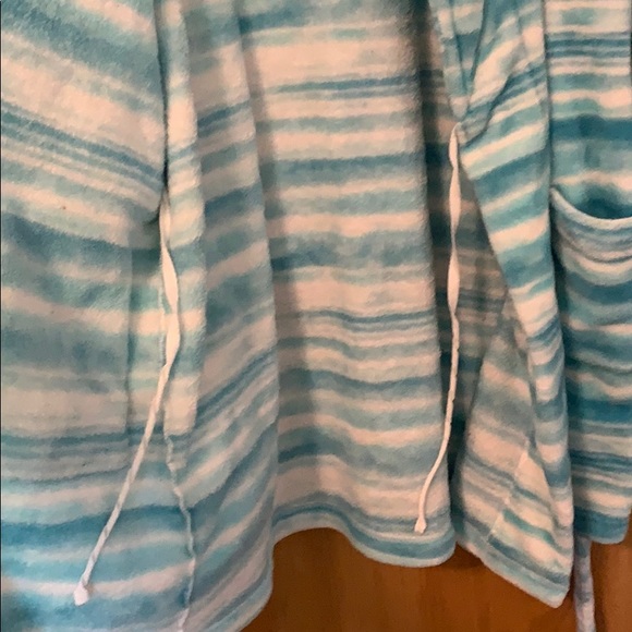 Women’s Robe - Picture 4 of 8